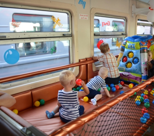 РЖД запустит поезда с детскими купе