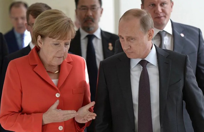 Путин поздравил Меркель с днем рождения
