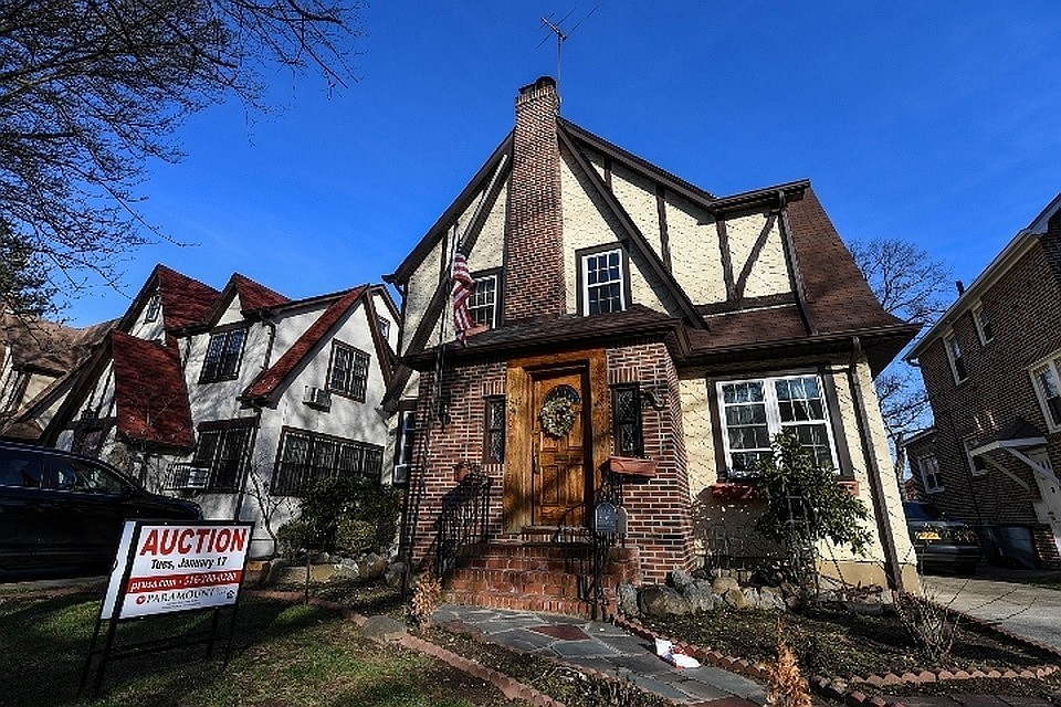В США продают с аукциона дом, в котором Трамп провёл детство