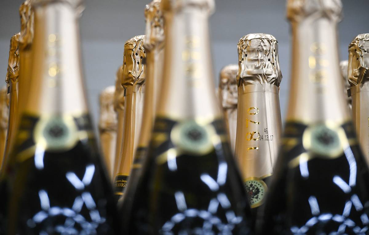 Эксперты прогнозируют снижение цен на шампанское к Новому году