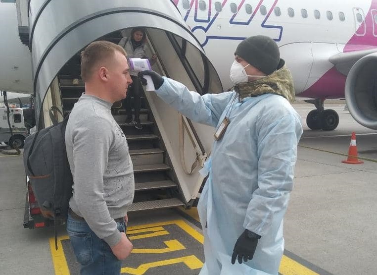 На Украине начнут мерить температуру въезжающим в страну россиянам