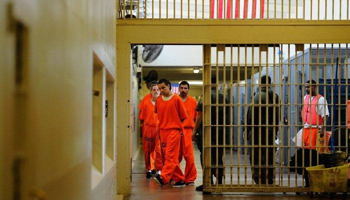 В США из-за коронавируса начали отпускать заключённых из тюрем