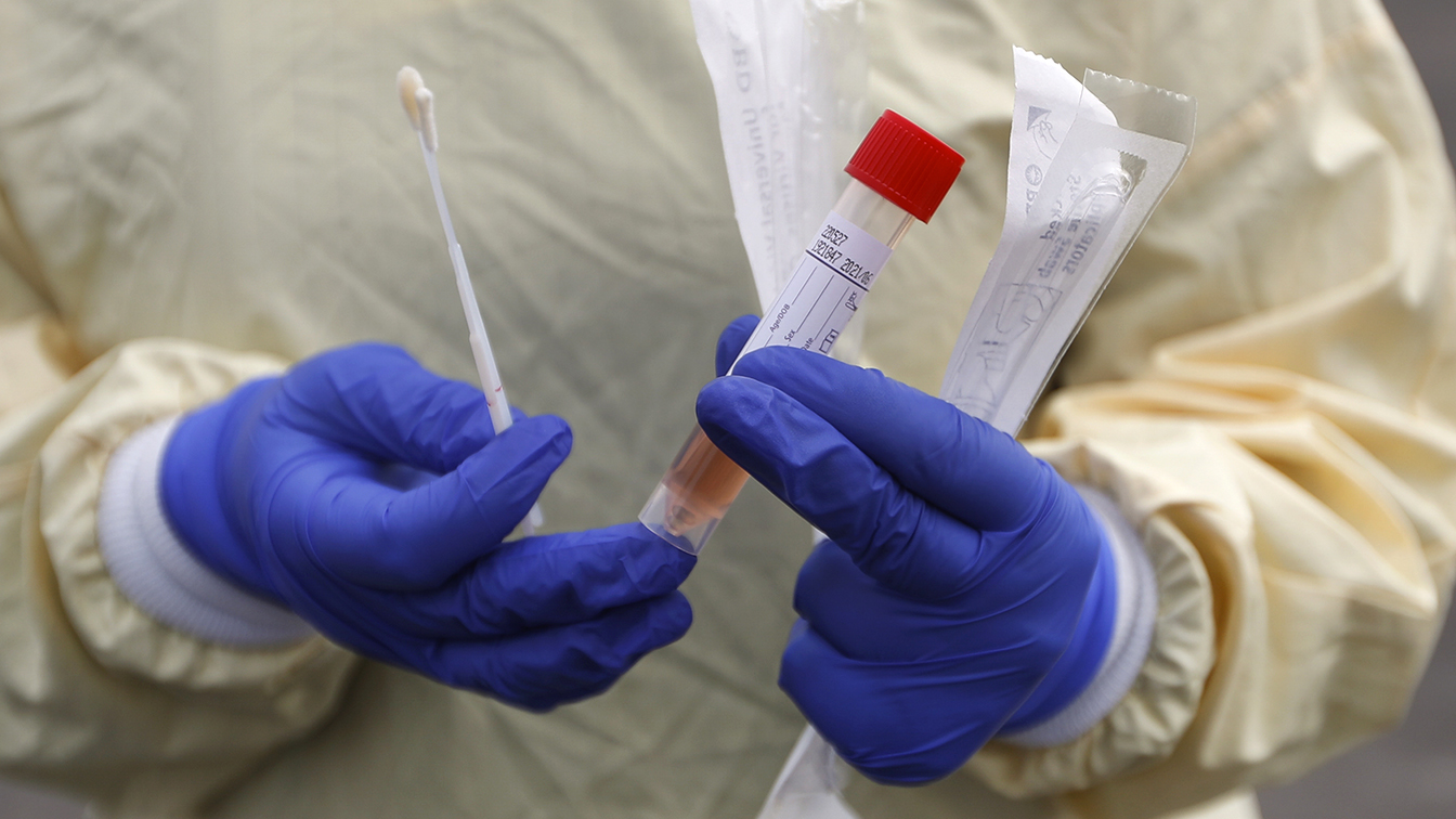 Роспотребнадзор заявили о начале тестирования коронавируса на дому для желающих