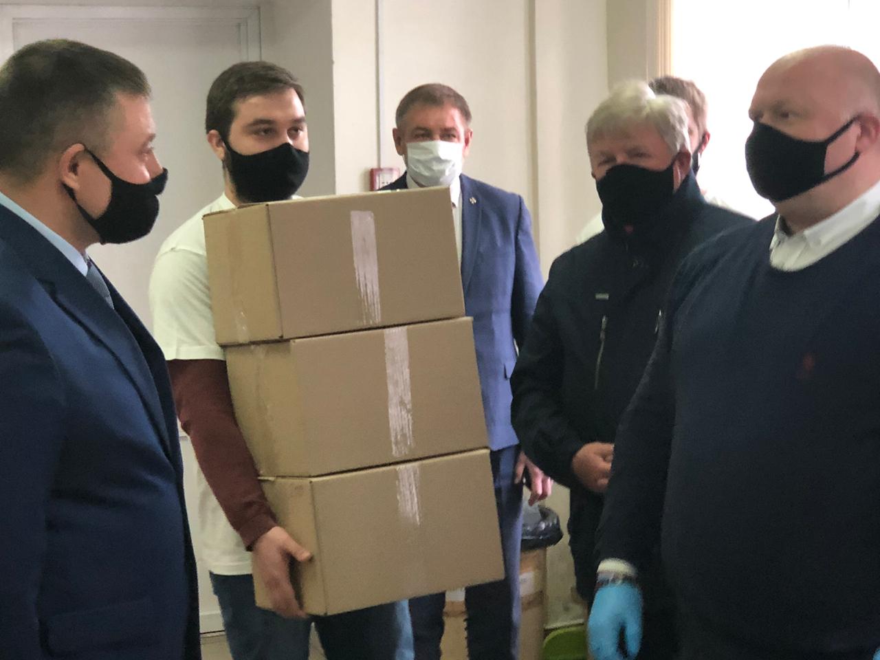 Волонтёры Тамбовэнерго передали медикам две тысячи защитных масок