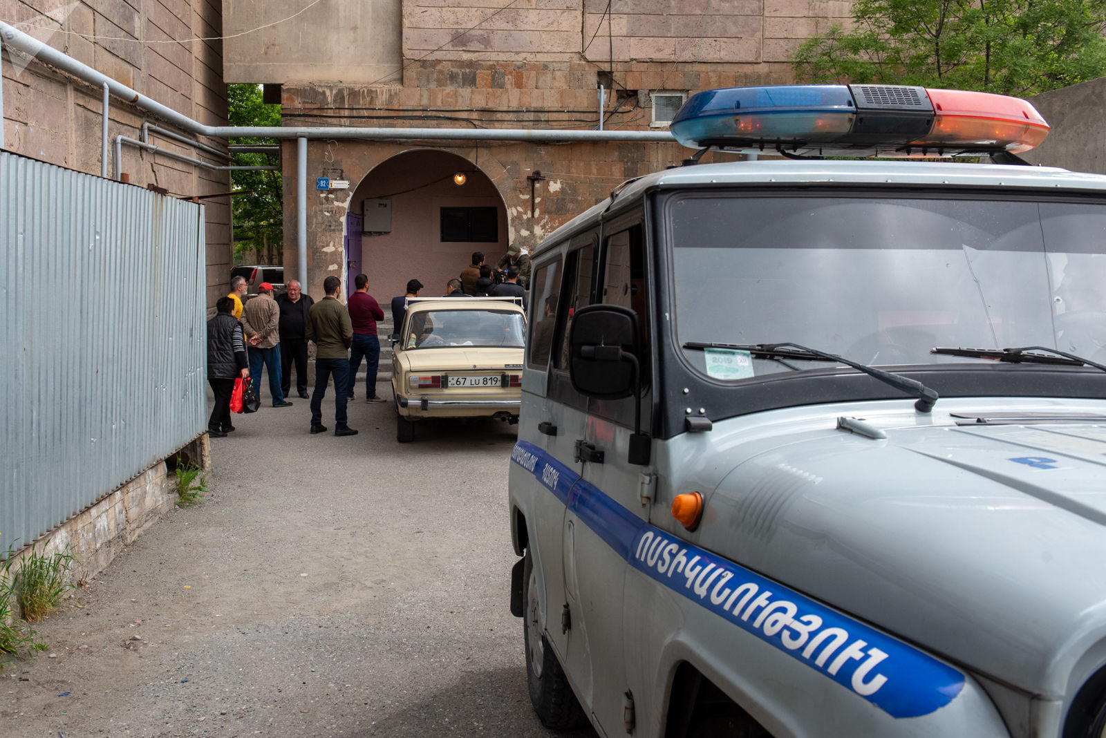 В Ереване отец выбросил ребёнка из окна и выпрыгнул сам со вторым ребёнком