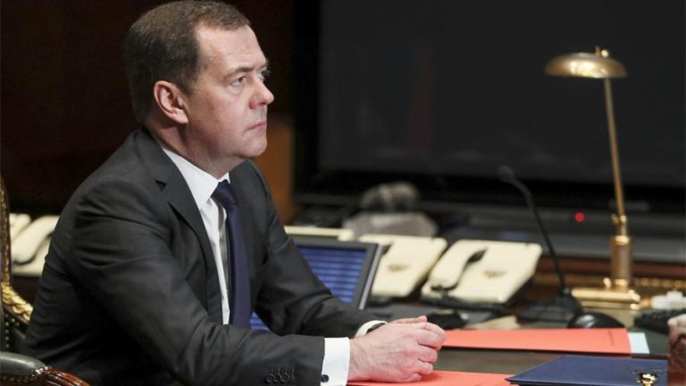 Медведев предложил скорректировать трудовое законодательство после пандемии