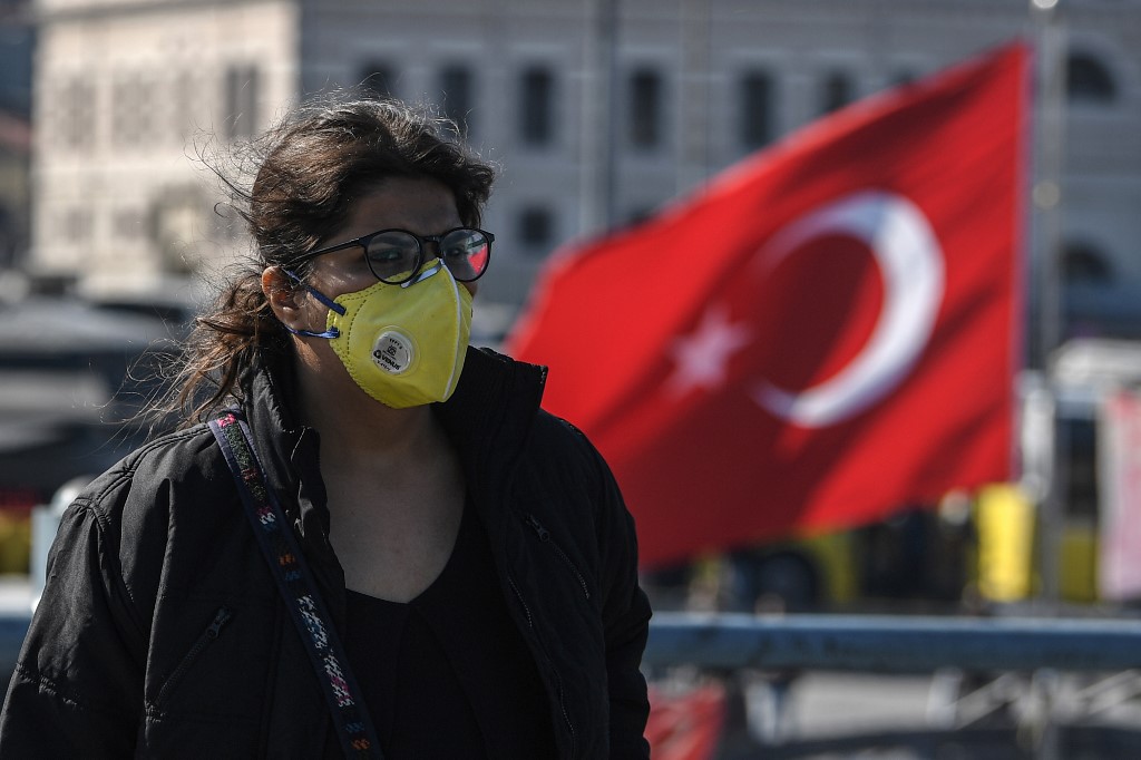 За нарушение масочного режима в Турции ввели штраф в размере более $130