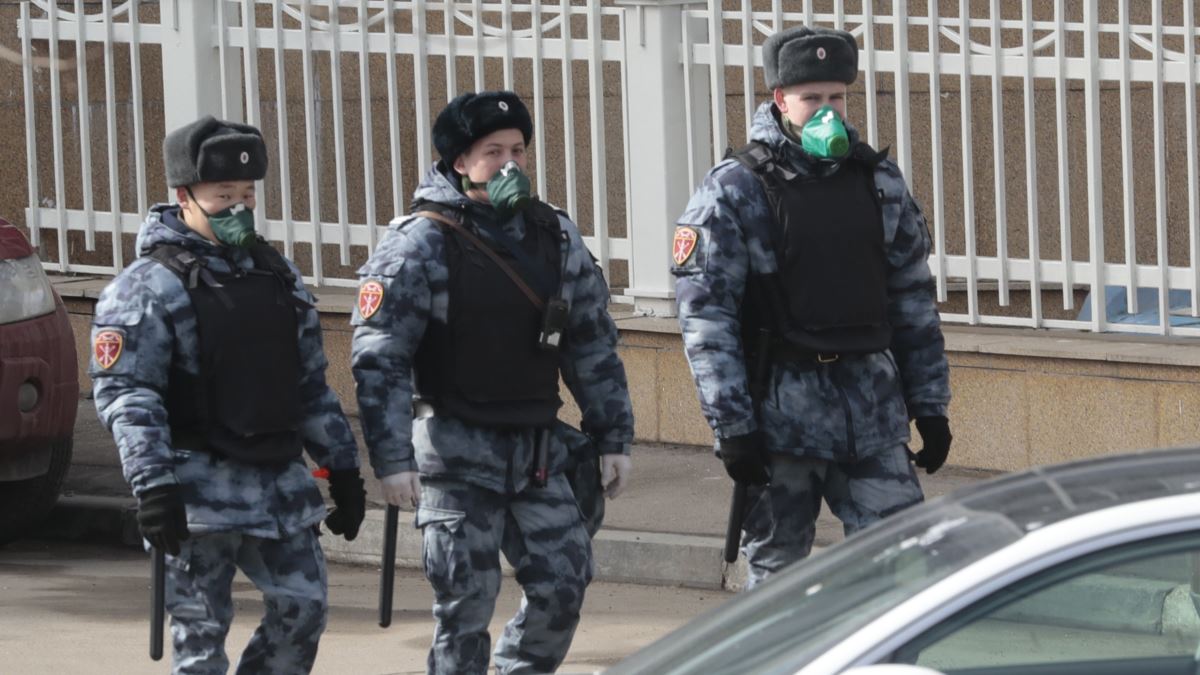 Полицейский рассказал, почему выстрелил в укравшего обои жителя Екатеринбурга