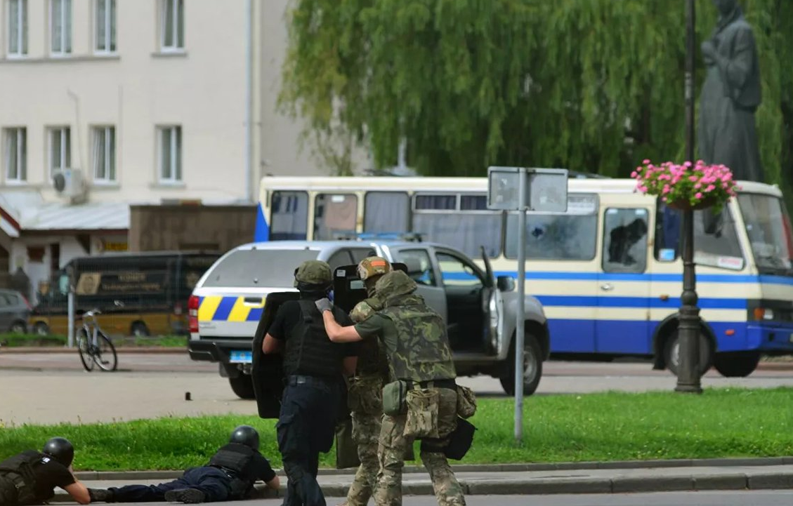 На месте захвата заложников в Луцке прогремел взрыв