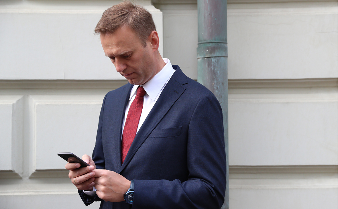 Песков заподозрил у Навального манию преследования и манию величия