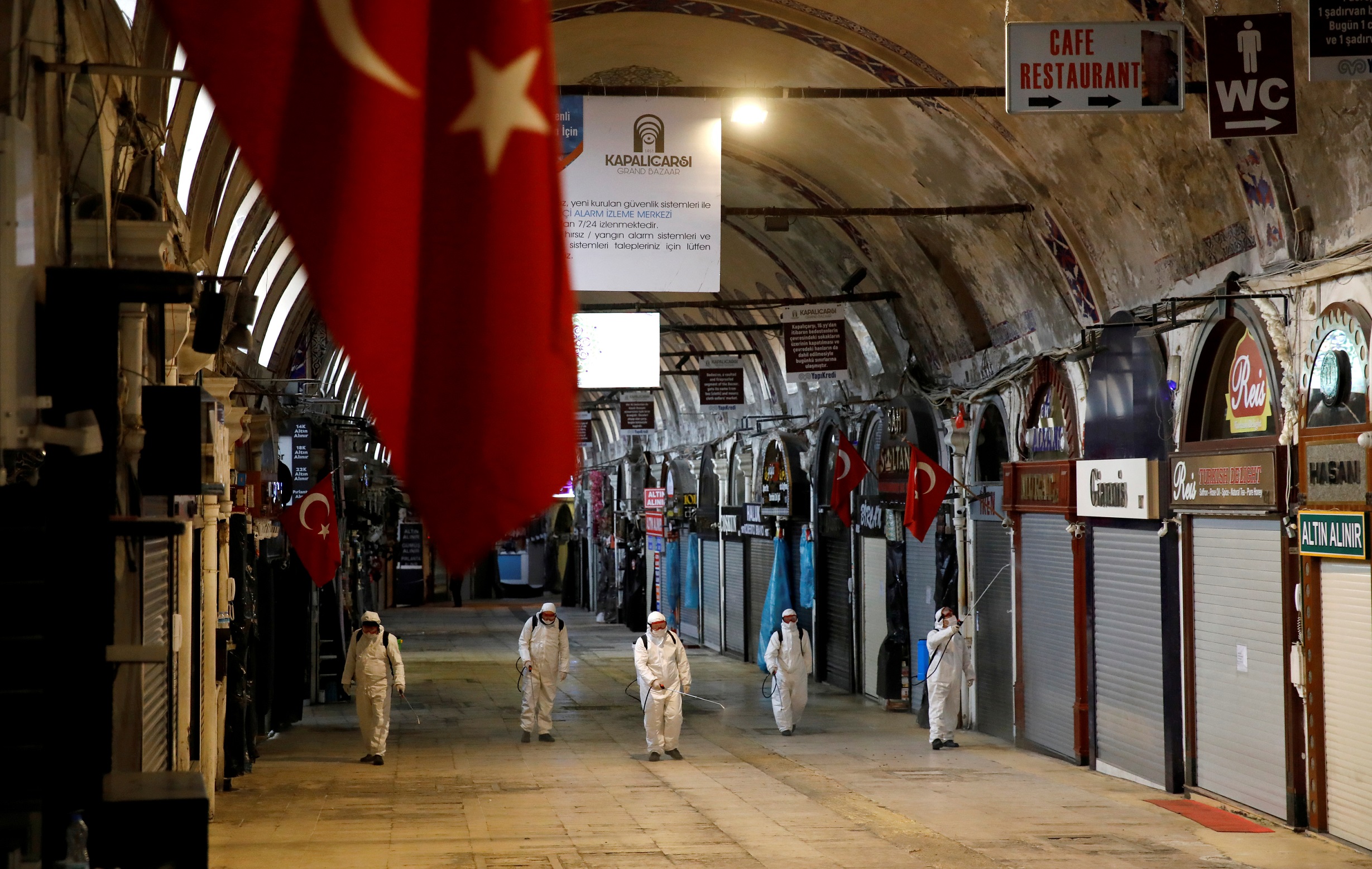 Власти Турции ужесточили ограничения по коронавирусу
