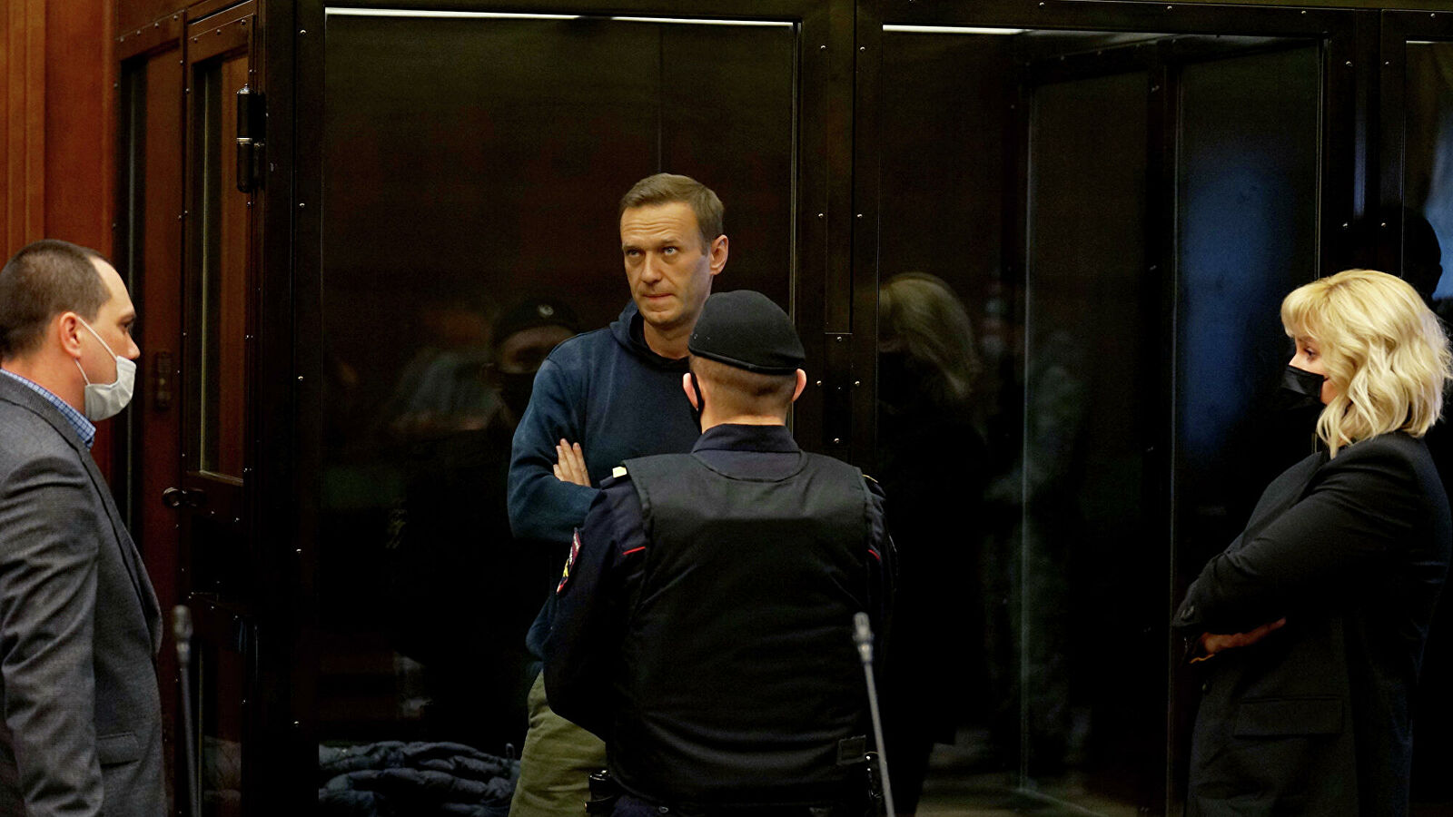 Суд заменил условные 3,5 года Навальному на реальный срок