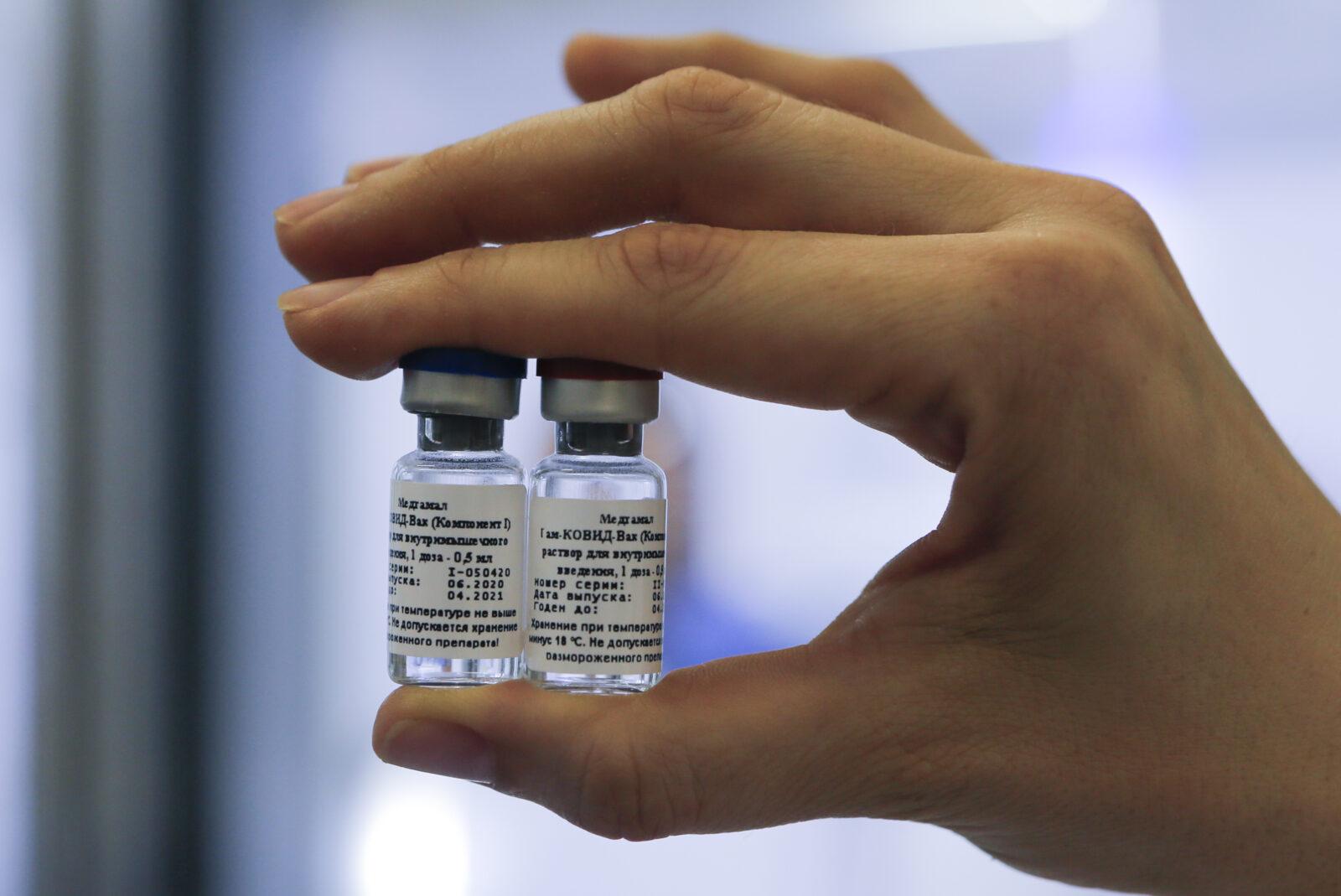 Сотрудники посольства США попросили прививку «Спутник V» из-за нехватки вакцины – СМИ