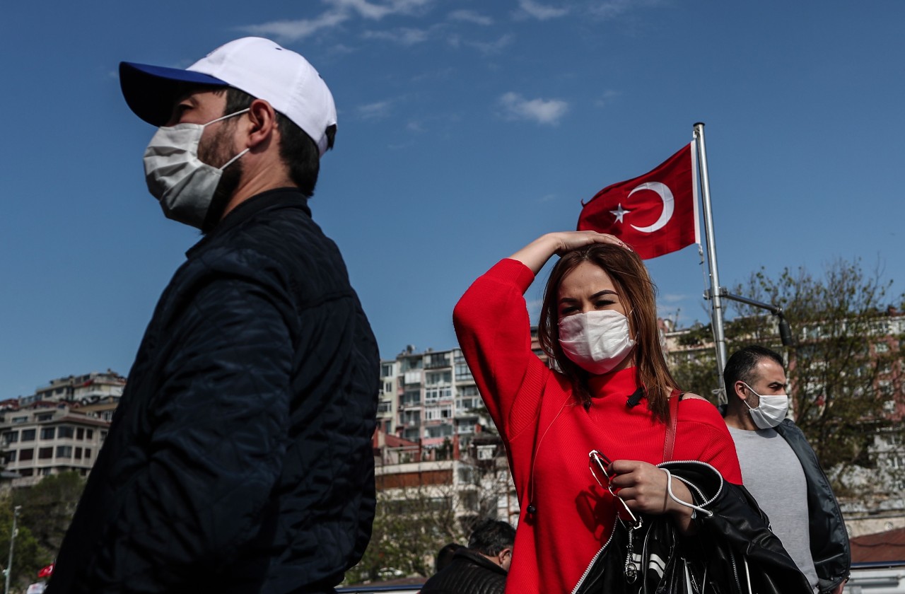 Власти Турции объявили об ужесточении ограничений на фоне коронавируса