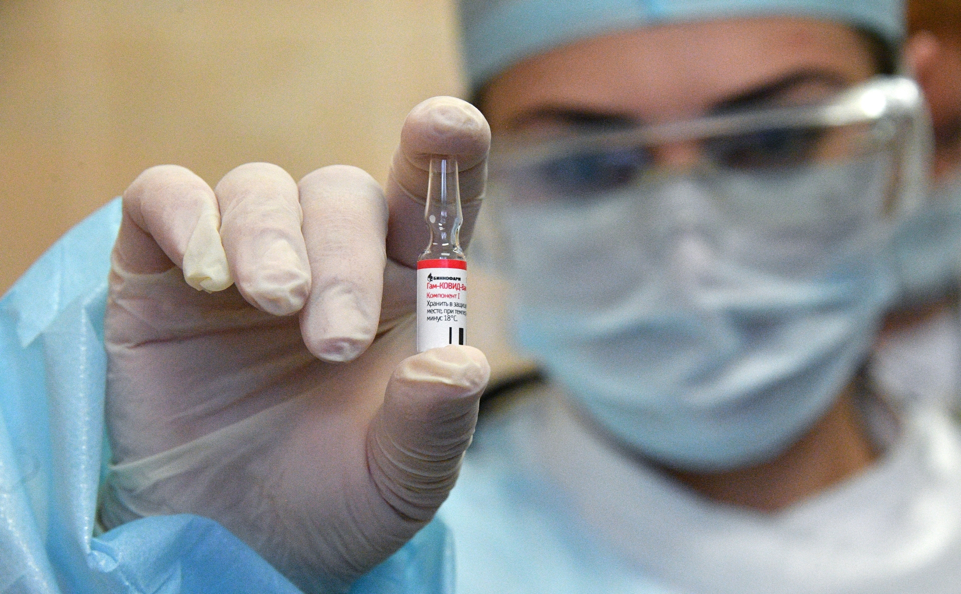 В Роспотребнадзоре рассказали о переносимости коронавируса вакцинированными россиянами