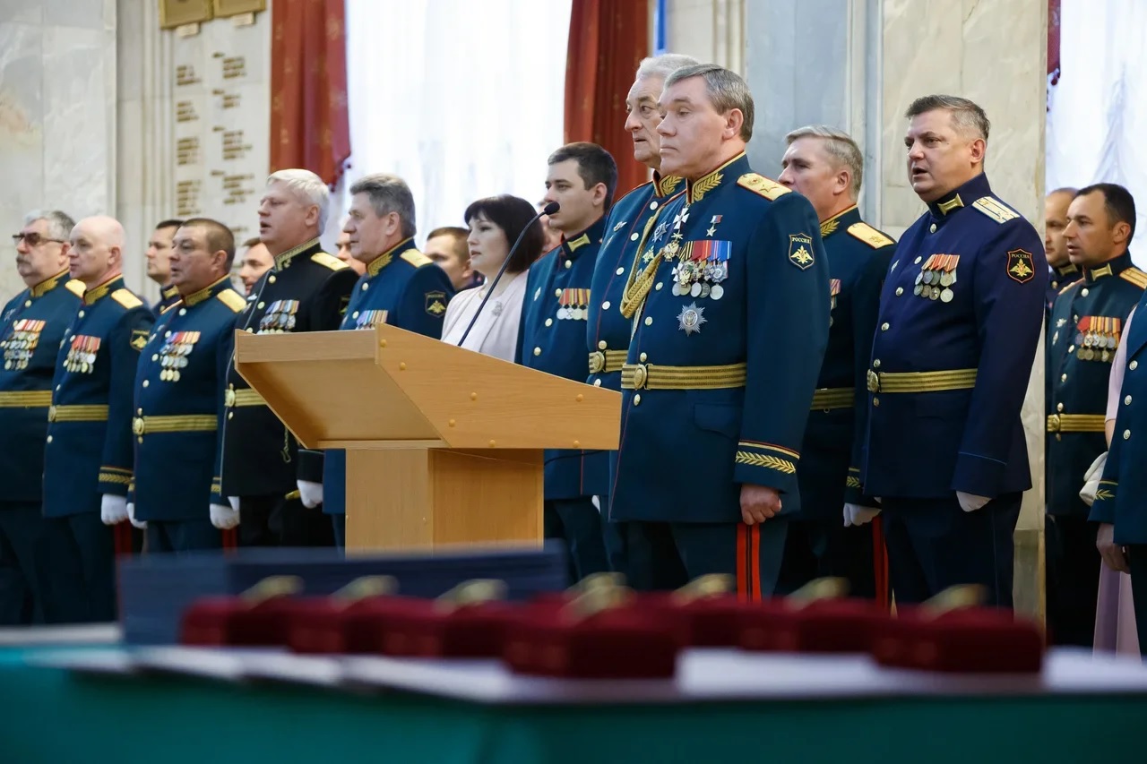 Валерий Герасимов поздравил выпускников Военной академии Генштаба ВС РФ с окончанием учебы