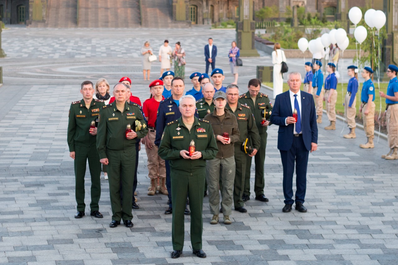 Акция «Свеча памяти» прошла в годовщину начала ВОВ в Главном храме Вооруженных сил РФ