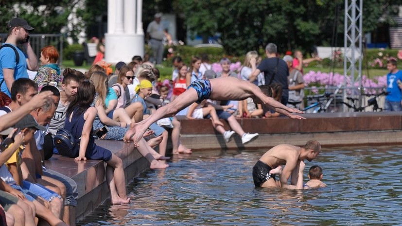 Россиян предостерегли от купания в фонтанах в жару