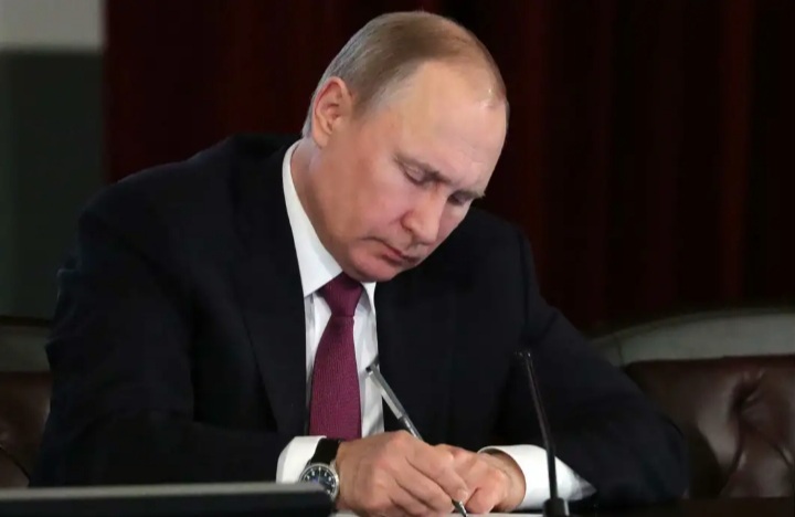 Путин подписал указ о продаже газа только за рубли